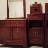 Mobili in legno antico con top in marmo