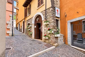 NEGOZIO A SALÒ
