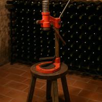 Imbottigliatore tappo corona