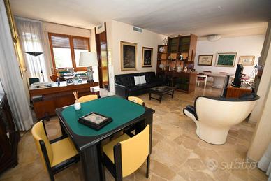 Cagliari, via Parigi villa prestigiosa, giardino