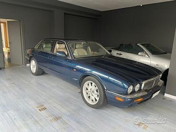Jaguar XJ 4.0