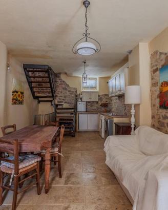 Casa indipendente in un borgo medievale