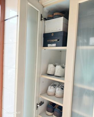 Scarpiera bianca alta 220cm fatta da  falegname. 