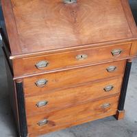 Madia con ribaltina, cassettone