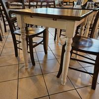 Tavoli 70x70  con prolunghe e sedie
