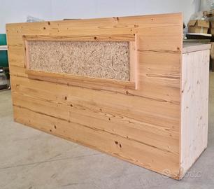 Bancone in legno con lavandino ed inserto in fieno