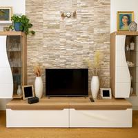 Cristalliera moderna con mobili abbinati e LED