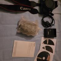 Canon EOS 1100D con obiettivo EF-S 18-55mm III
