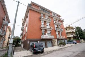 Appartamento di 102 m² con 4 locali e box auto a R