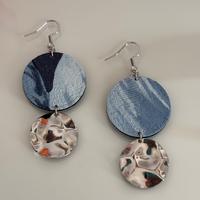 Orecchini realizzati a mano.