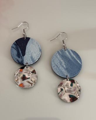 Orecchini realizzati a mano.