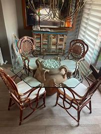 Tavolo in vetro con anfora