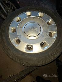 Gomme e cerchi in ferro con borchie Fiat 500