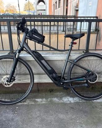 Bici trekking elettrica RIVERSIDE 500E S