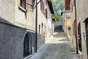 4 LOCALI A LONATO DEL GARDA