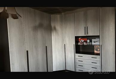 Armadio di 9 ante piu 5 cassetti