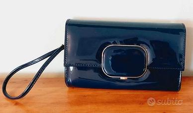 Pochette rigida lucida colore blu