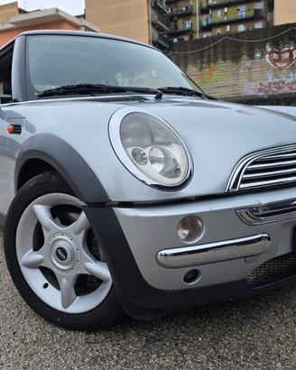 Mini 1.6 16V Cooper anno 2004