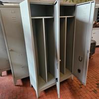 Armadietti spogliatoio sporco pulito