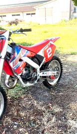 Cr 125 cross