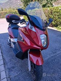 Gilera GP800-con Vespa