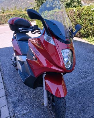 Gilera GP800-con Vespa