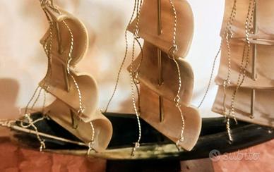 barca a vela in corno