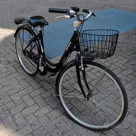 Bici B'Twin Elops con cestino e portapacchi