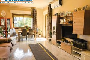 Riposto, appartamento mq 140 con box doppio