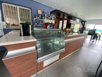 Banco bar attrezzato (frigo, pedana,)