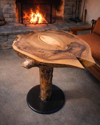 Tavolino artigianale in legno massello