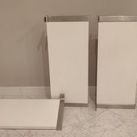 Mensole bianche con supporto in acciaio