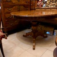 Antico tavolo tondo in radica di noce