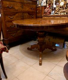 Antico tavolo tondo in radica di noce