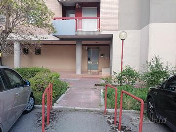 Locale commerciale in Piazza Molise