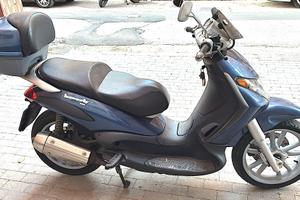 BEVERLY 200 - come Nuovo – Meno di 8.000 km