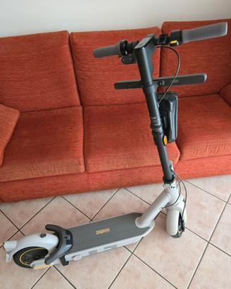 monopattino ninebot MAX G30 LE 2