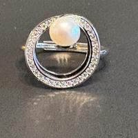 Anello in argento con perla di acqua dolce