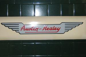 AUSTIN HEALEY STEMMA DA PARETE IN METALLO PESANTE