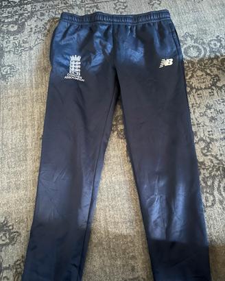 pantaloni new balance 7 euro