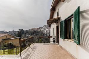 4 LOCALI A CAPRANICA