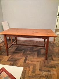 Tavolo da pranzo in legno