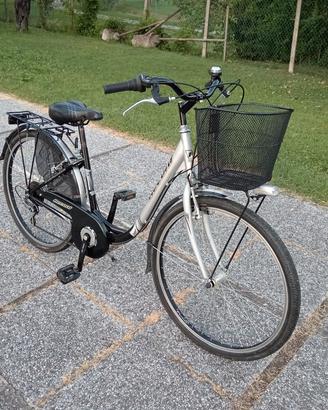 splendida bicicletta da donna completa di tutto 
