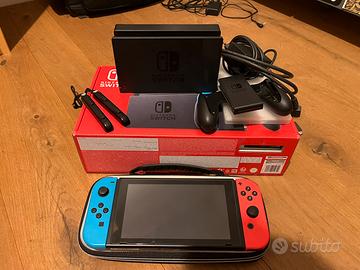Nintendo Switch + custodia + SD 128 GB