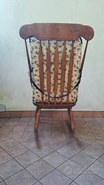 Sedia a dondolo in legno massello