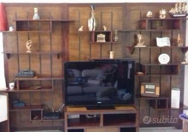 Parete attrezzata in legno teak con porta tv