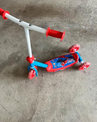 Monopattino spiderman