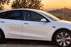 Tesla model Y RWD 