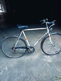 Bicicletta Peugeot vintage.