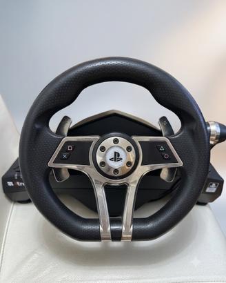 Volante con pedali Logitech per PS4 e PC